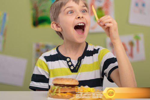 Child choosing healthy food 6X JPEG