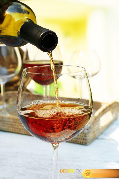 Red wine pouring into wine glass, close-up 20X JPEG
