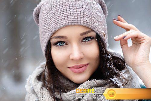 Beautiful young woman in wintertime outdoor - 12 UHQ JPEG