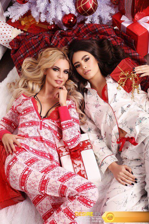 Beautiful women in cozy home clothes celebrating New Year - 7 UHQ JPEG