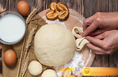 Baker prepared flour for baking - 25 UHQ JPEG