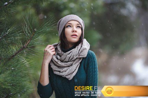 Beautiful young woman in wintertime outdoor - 12 UHQ JPEG