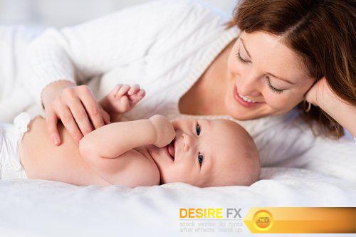 Baby and mother at home - 40 UHQ JPEG