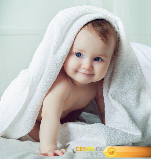 Baby with a towel - 10 UHQ JPEG
